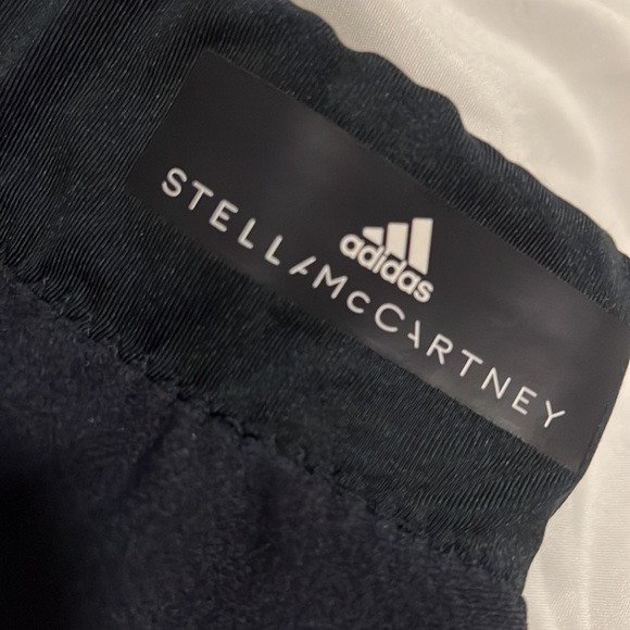 Stella McCartney Tennis skirt with built in tights. - Picture 3 of 4